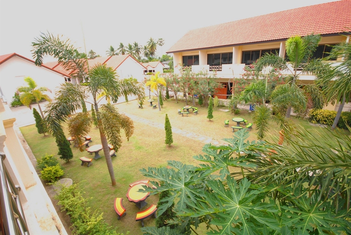 Imagen de los exteriores del Hotel Oyo 859 Golden Land. Foto 14