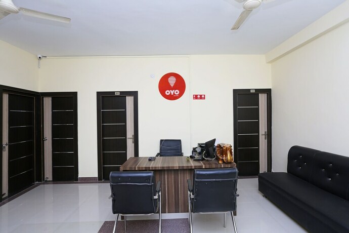 Imagen de los interiores del Hotel Oyo 8858 The Corpz Inn. Foto 12
