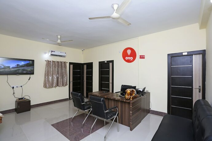 Imagen de los interiores del Hotel Oyo 8858 The Corpz Inn. Foto 18