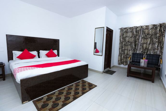 Imagen de la habitación del Hotel Oyo 8951 Royal Regency. Foto 3