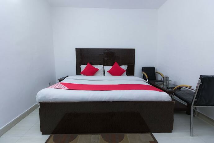 Imagen de la habitación del Hotel Oyo 8951 Royal Regency. Foto 8