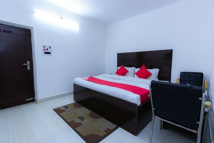 Imagen de la habitación del Hotel Oyo 8951 Royal Regency. Foto 9