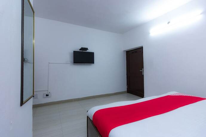 Imagen de la habitación del Hotel Oyo 8951 Royal Regency. Foto 10