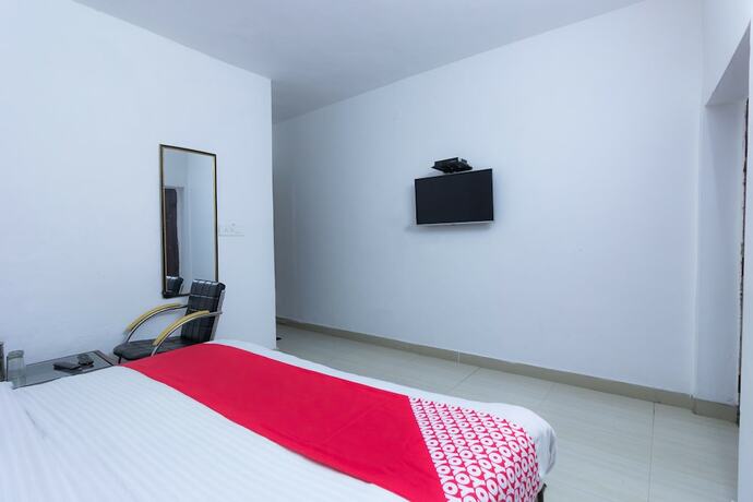 Imagen de la habitación del Hotel Oyo 8951 Royal Regency. Foto 11