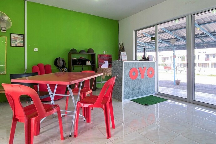 Imagen de los interiores del Hotel Oyo 90168 Serambi Pelangi Chalet. Foto 32