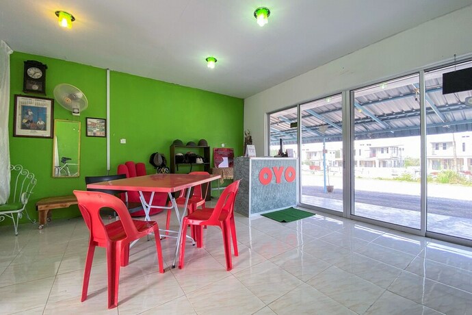 Imagen de los interiores del Hotel Oyo 90168 Serambi Pelangi Chalet. Foto 35