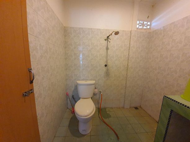 Imagen de la habitación del Hotel Oyo 90302 Dimuara Chalet Tok Bali. Foto 8