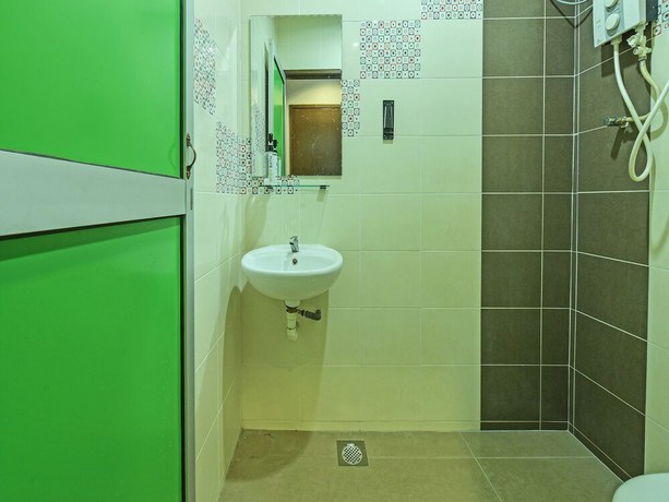 Imagen de la habitación del Hotel Oyo 90644 M Three. Foto 11