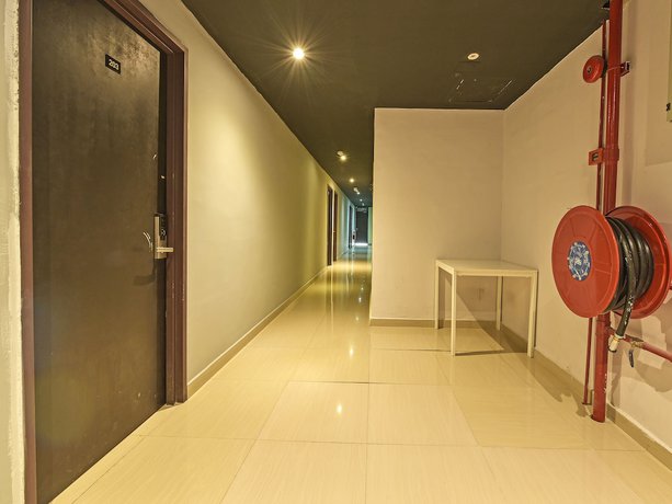 Imagen de los interiores del Hotel Oyo 90703 Rim Global. Foto 15