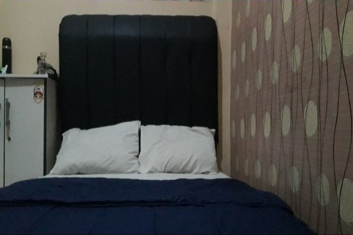 Imagen de la habitación del Hotel Oyo 90706 Kost Alam Jaya Syariah. Foto 15