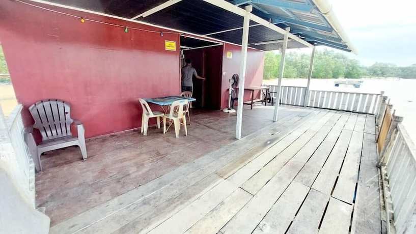 Imagen general del Hotel Oyo 90708 D'kuala Waterfront Chalet And Boat Charters. Foto 1