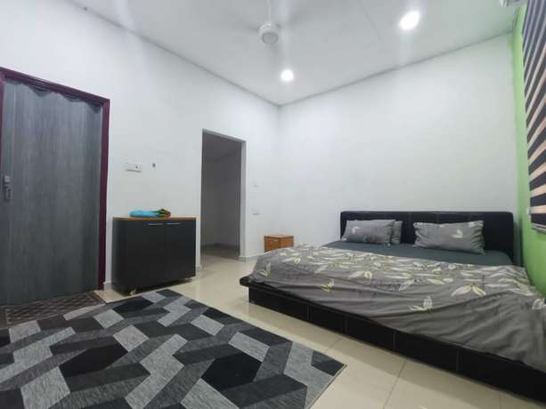 Imagen de la habitación del Hotel Oyo 90799 Sharhan Residence. Foto 2