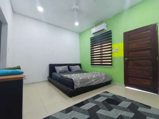 Imagen de la habitación del Hotel Oyo 90799 Sharhan Residence. Foto 4