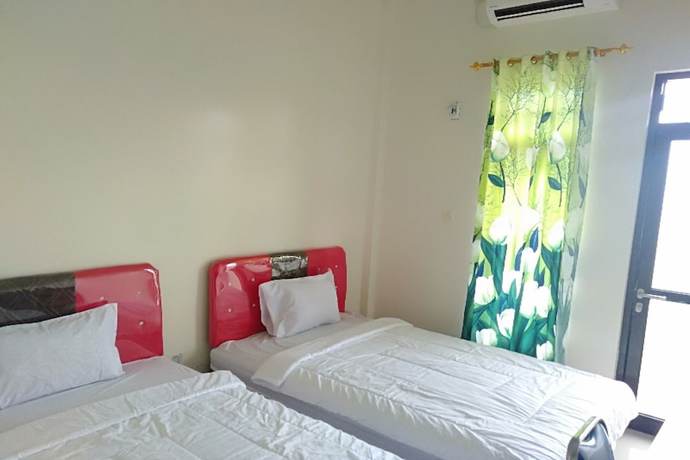 Imagen de la habitación del Hotel Oyo 90930 Wisma Hana Hani. Foto 12