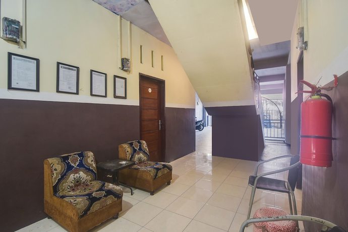 Imagen de los interiores del Hotel Oyo 91755 Priska Kost Dan Homestay. Foto 12