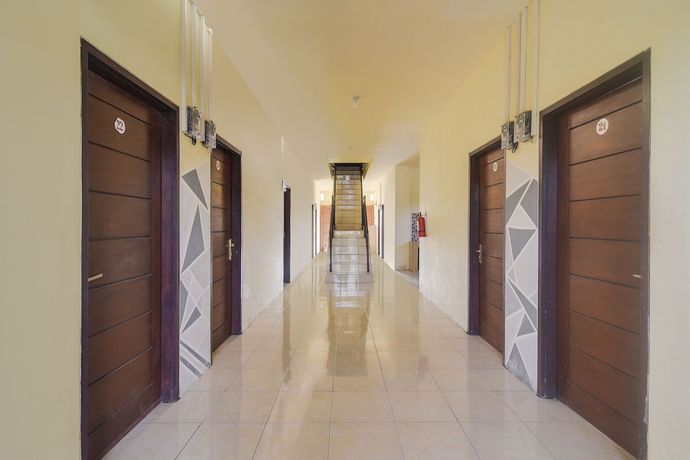Imagen de los interiores del Hotel Oyo 91755 Priska Kost Dan Homestay. Foto 15