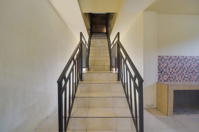 Imagen de los interiores del Hotel Oyo 91755 Priska Kost Dan Homestay. Foto 17