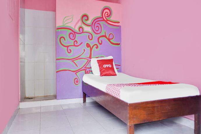 Imagen de la habitación del Hotel Oyo 92110 Christine Home Stay Syariah. Foto 2