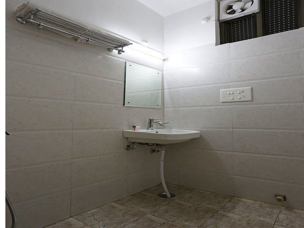 Imagen de la habitación del Hotel Oyo 9304 Swastika. Foto 15
