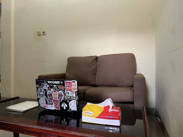 Imagen de los interiores del Hotel Oyo 93295 Wisma Aluh Ambak. Foto 13