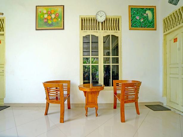 Imagen de los interiores del Hotel Oyo 93295 Wisma Aluh Ambak. Foto 15