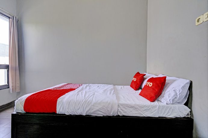 Imagen de la habitación del Hotel Oyo 93328 Graha Citra Syariah. Foto 8