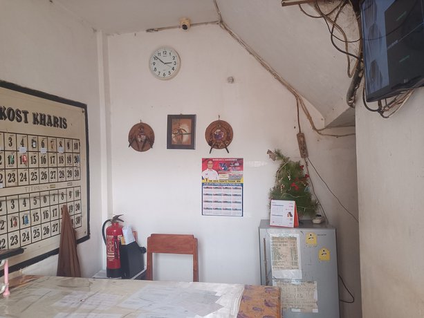 Imagen de los interiores del Hotel Oyo 93332 Kharis Home Stay. Foto 17
