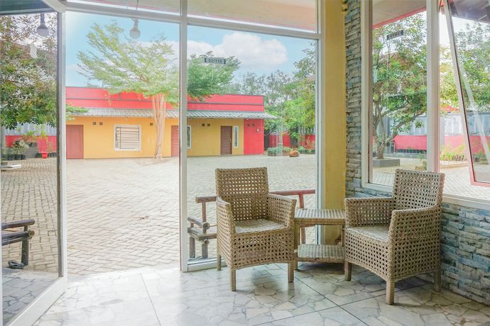 Imagen de los interiores del Hotel Oyo 93342 Yasmine Guesthouse Syariah. Foto 15