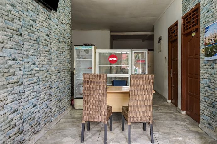 Imagen de los interiores del Hotel Oyo 93342 Yasmine Guesthouse Syariah. Foto 19