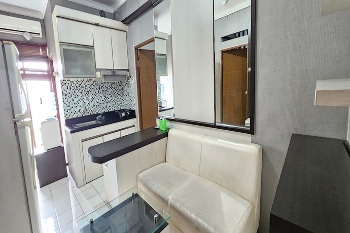Imagen de la habitación del Hotel Oyo 93352 Apartement Gateway Cicadas By Db Rent. Foto 15