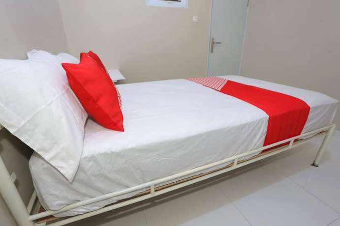 Imagen de la habitación del Hotel Oyo 93356 Pondok Cirendeu. Foto 9