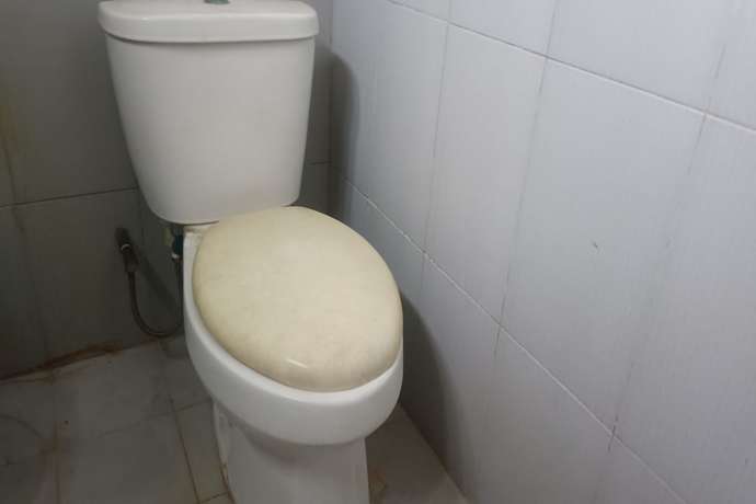 Imagen de la habitación del Hotel Oyo 93425 Homestay Anisa. Foto 10