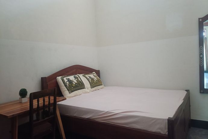 Imagen de la habitación del Hotel Oyo 93425 Homestay Anisa. Foto 11