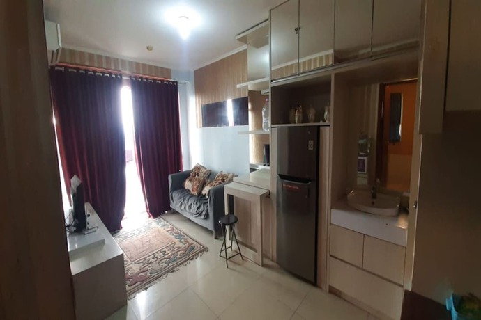 Imagen de la habitación del Hotel Oyo 93439 The Suites Metro By Interindo. Foto 2