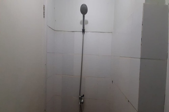 Imagen de la habitación del Hotel Oyo 93439 The Suites Metro By Interindo. Foto 9