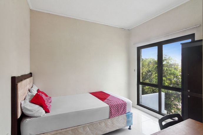 Imagen de la habitación del Hotel Oyo 93500 Rizki Residence By Tos. Foto 11