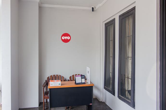 Imagen de los interiores del Hotel Oyo 93500 Rizki Residence By Tos. Foto 19