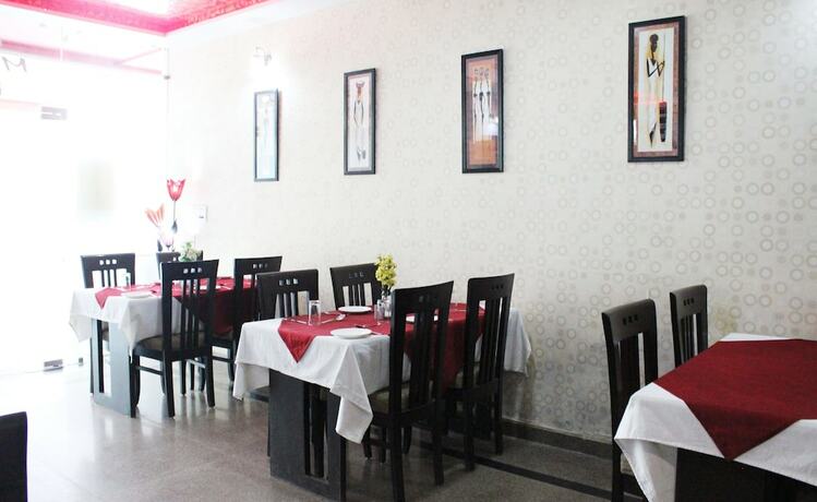 Imagen del bar/restaurante del Hotel Oyo 9367 Taj Galaxy. Foto 4