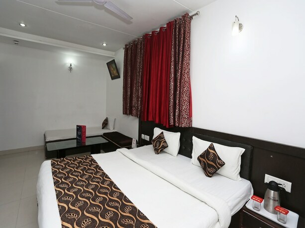 Imagen de la habitación del Hotel Oyo 9367 Taj Galaxy. Foto 6