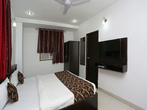 Imagen de la habitación del Hotel Oyo 9367 Taj Galaxy. Foto 11
