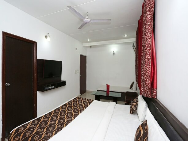Imagen de la habitación del Hotel Oyo 9367 Taj Galaxy. Foto 17