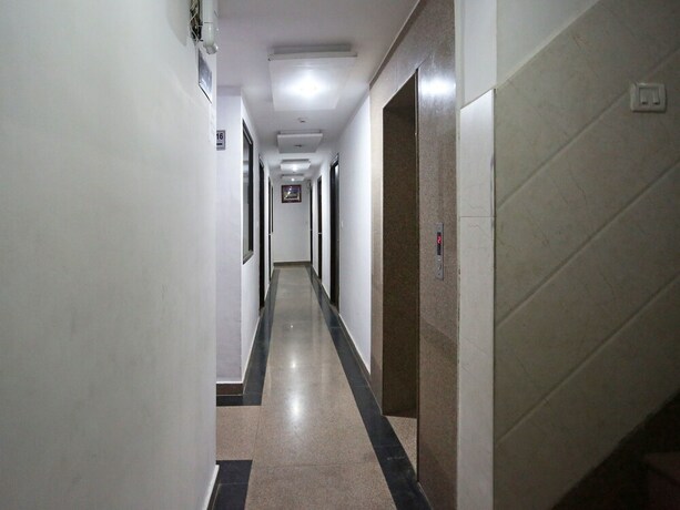 Imagen de los interiores del Hotel Oyo 9367 Taj Galaxy. Foto 20