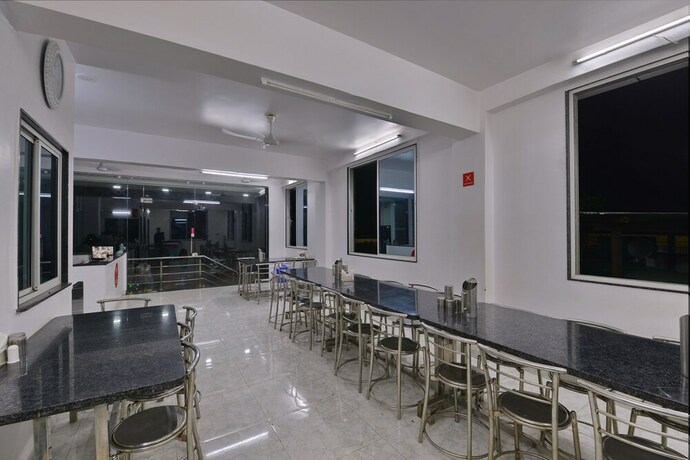 Imagen del bar/restaurante del Hotel Oyo 9580 Garnet Inn. Foto 3