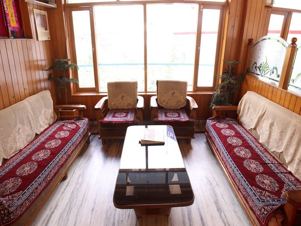 Imagen de los interiores del Hotel Oyo 9648 Morainic Hills. Foto 14