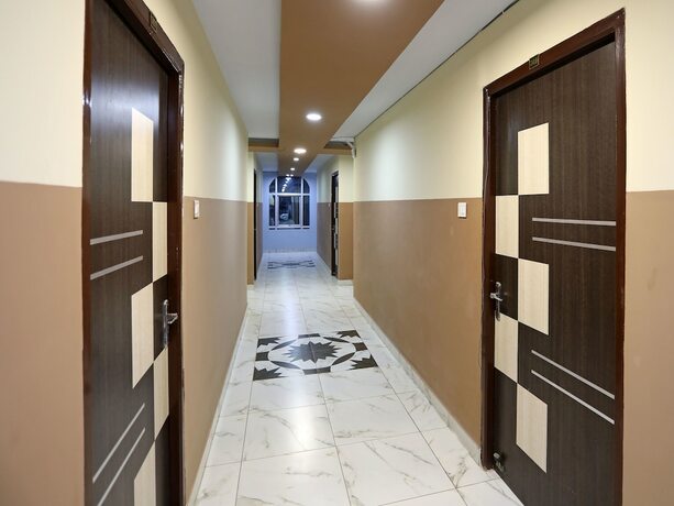 Imagen de los interiores del Hotel Oyo 9658 Madhuram. Foto 17