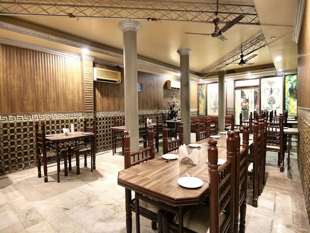 Imagen del bar/restaurante del Hotel Oyo 966 Sallow International. Foto 12