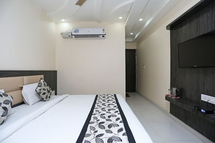 Imagen de la habitación del Hotel Oyo 9919 Nandgiri Palace. Foto 10