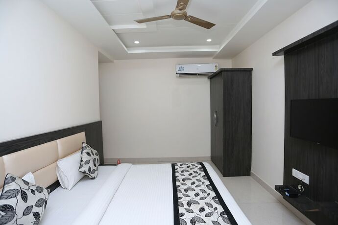 Imagen de la habitación del Hotel Oyo 9919 Nandgiri Palace. Foto 11