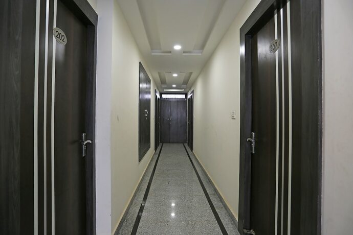 Imagen de los interiores del Hotel Oyo 9919 Nandgiri Palace. Foto 19