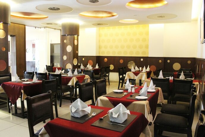 Imagen del bar/restaurante del Hotel Oyo 9963 Raja Palace. Foto 3